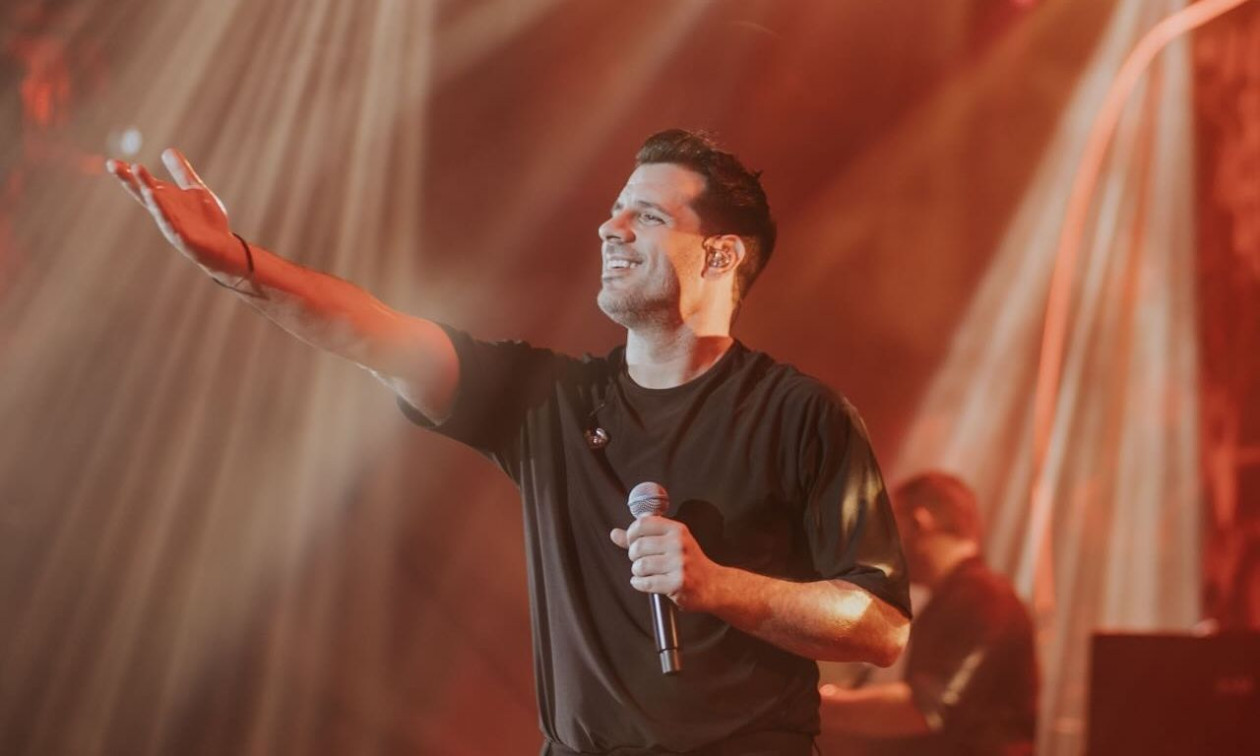 Θοδωρής Φέρρης: Αναβάλλεται η συναυλία στον Λυκαβηττό με τραγούδια του Μίκη Θεοδωράκη
