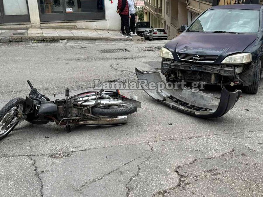 Λαμία: Σοβαρό τροχαίο με μηχανάκι - Στο νοσοκομείο ο δικυκλιστής