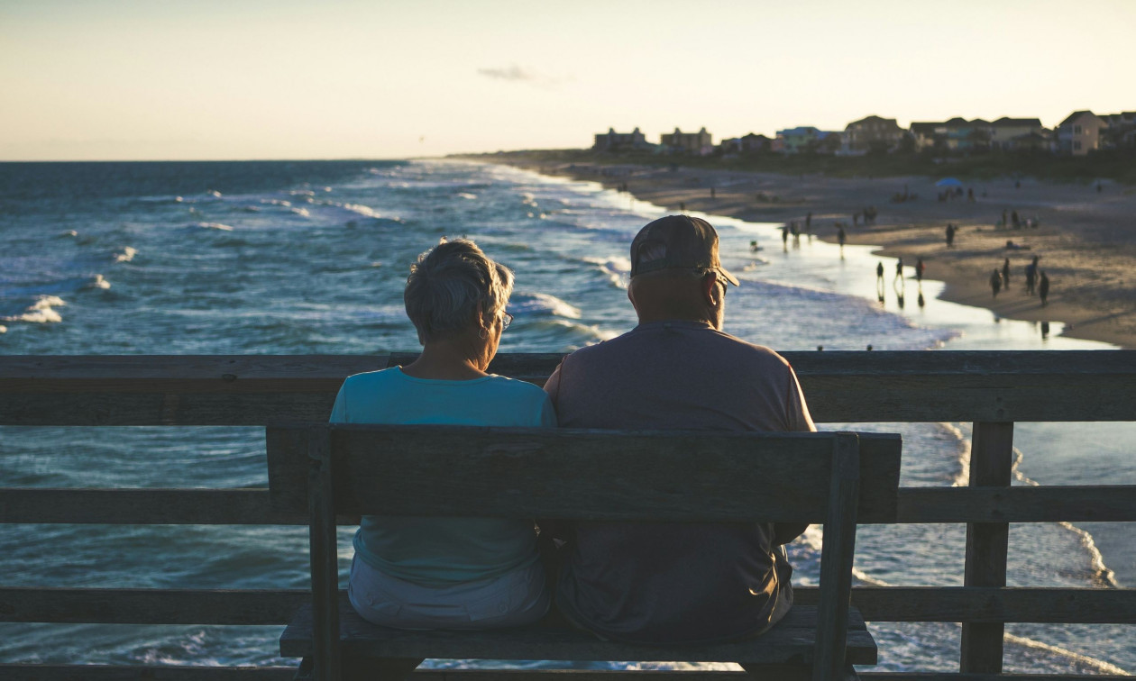 «Παγώνουν» το 2027 τα όρια ηλικίας συνταξιοδότησης: Επανέλεγχος το 2030