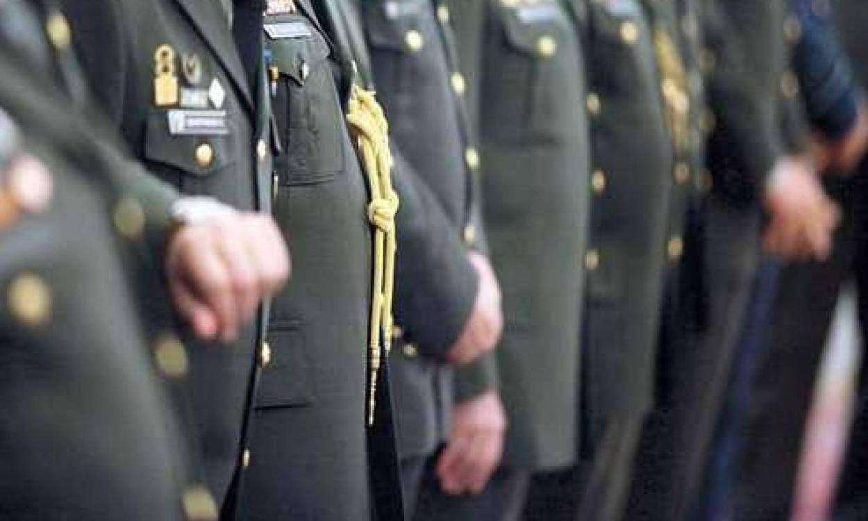 Αυξήσεις αποδοχών με αναδρομικά για πάνω από 140.000 ένστολους