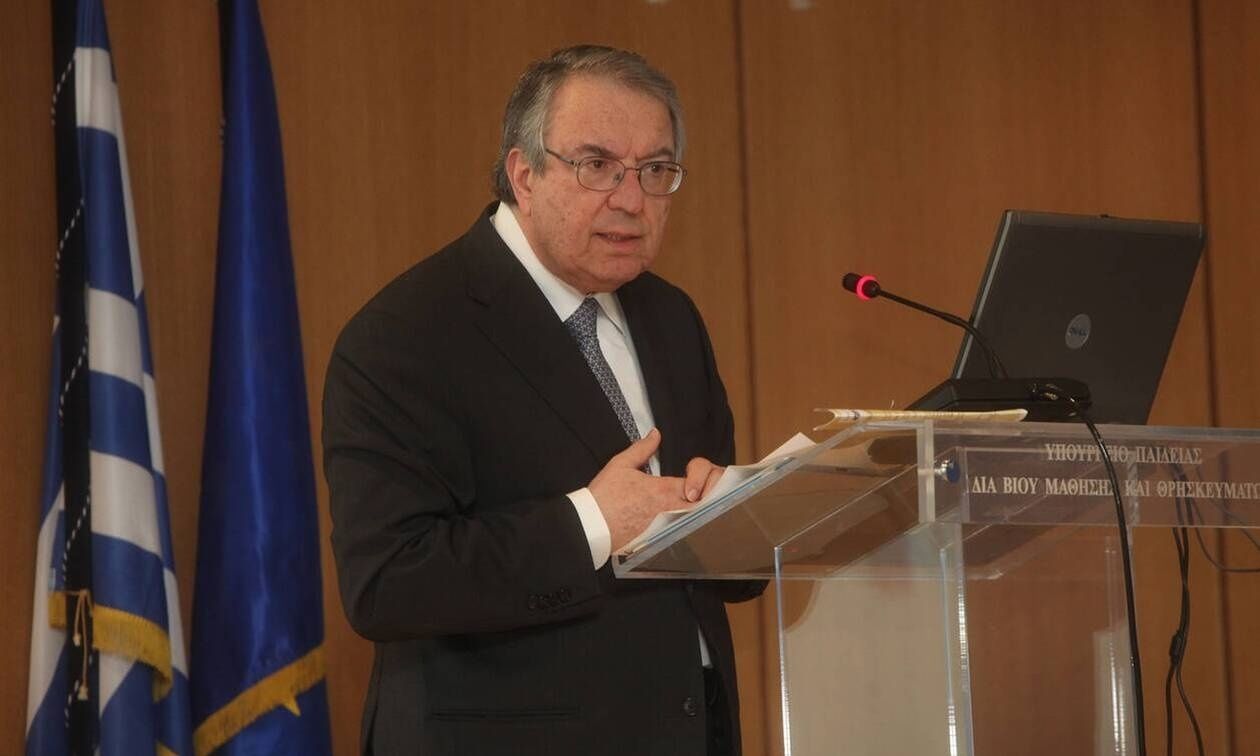 Μπαμπινιώτης: «Η μεγαλύτερη ανακάλυψη του ανθρώπου είναι το ελληνικό αλφάβητο»