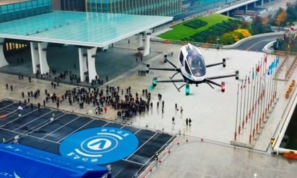Διάδρομοι τεχνητής νοημοσύνης και ιπτάμενα ταξί που θα μεταφέρουν τουρίστες από το αεροδρόμίο