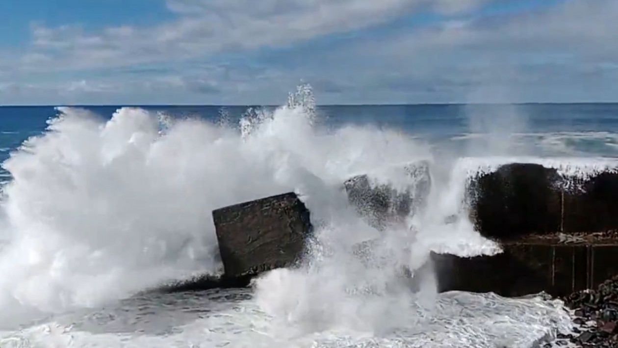 Ισπανία: Τρεις νεκροί από θαλασσοταραχή στην Τενερίφη