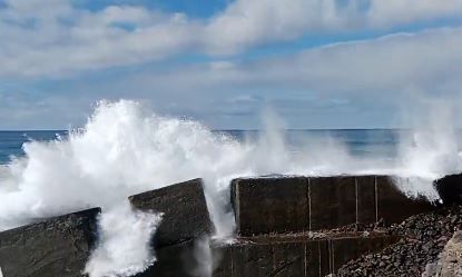 Τενερίφη: Τρεις νεκροί και 15 τραυματίες από τη σφοδρή θαλασσοταραχή - Βίντεο