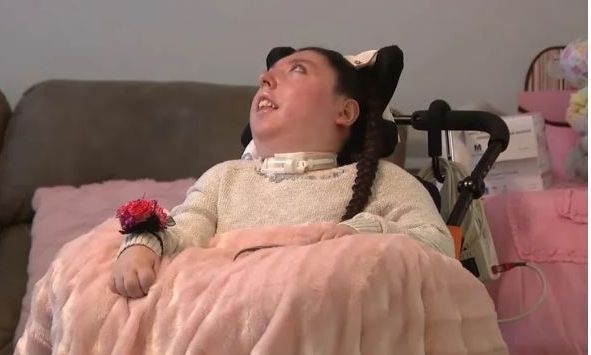 ΗΠΑ: Γυναίκα που γεννήθηκε χωρίς εγκέφαλο έκλεισε τα 20 - Οι γιατροί της έδιναν 4 χρόνια ζωής