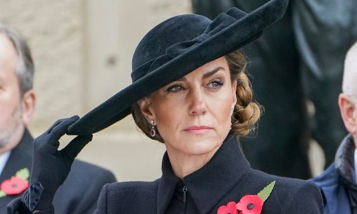 Κέιτ Μίντλετον: Ο συμβολισμός πίσω από τα σκουλαρίκια της στην Ημέρα Ανακωχής