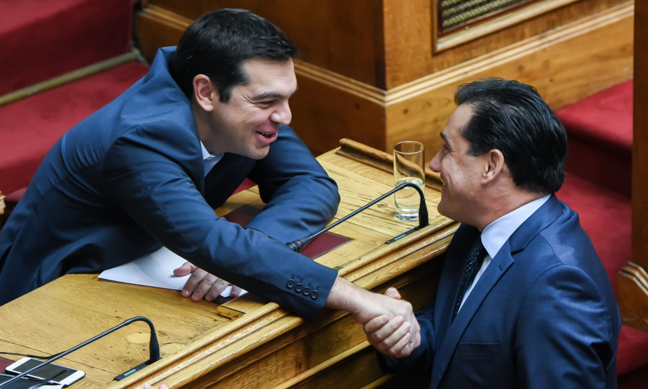7e7ea5c7-tsipras-georgiadis-it.jpg?t=pkkI3VduAn6DIYE55BZRLA