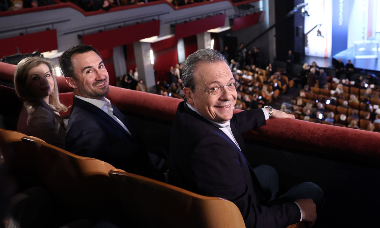 ΣΥΡΙΖΑ και ΝΕΑΡ στην αντεπίθεση μετά την «εξορία» του εξώστη