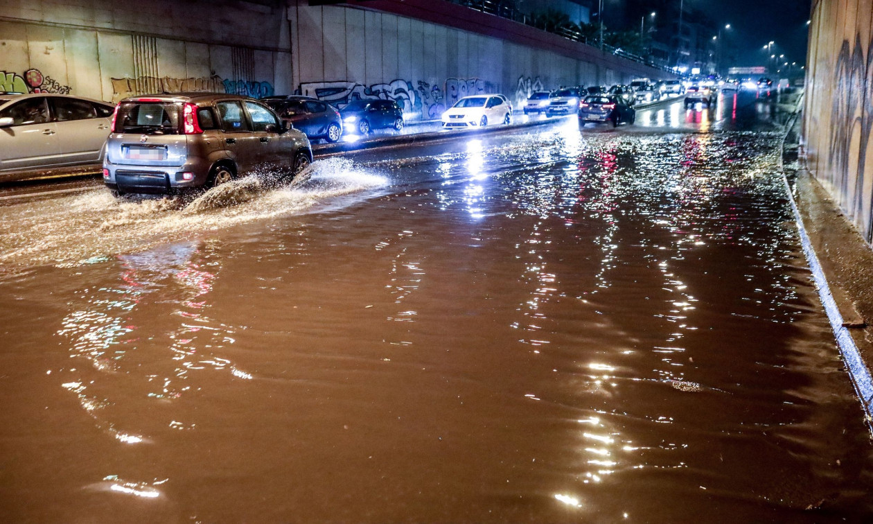Κακοκαιρία Byron: 290 κλήσεις για πλημμύρες και πεσμένα δέντρα στην Αττική – 12 για απεγκλωβισμούς