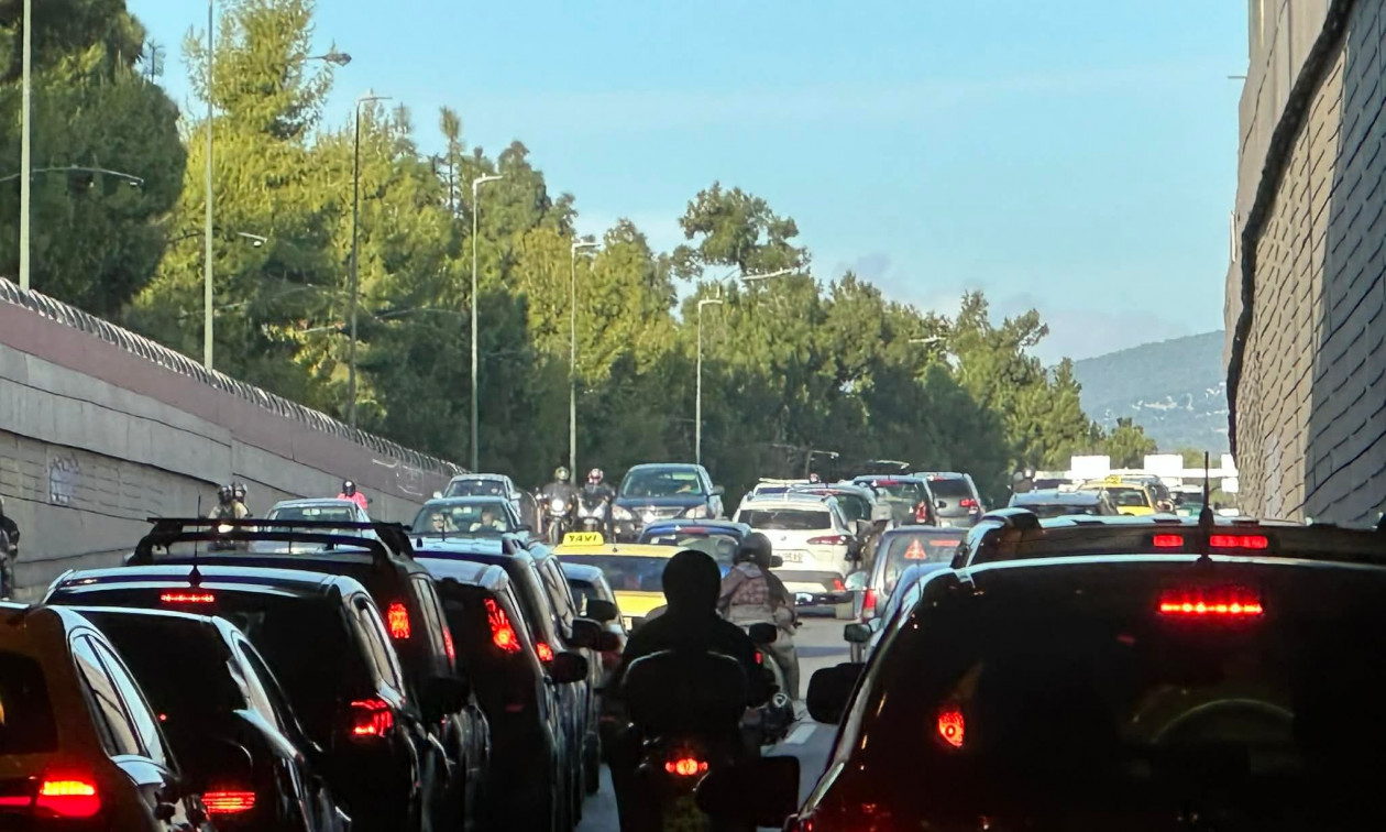 Μποτιλιάρισμα σε κεντρικούς οδικούς άξονες της Αττικής λόγω ανοιχτών καταστημάτων