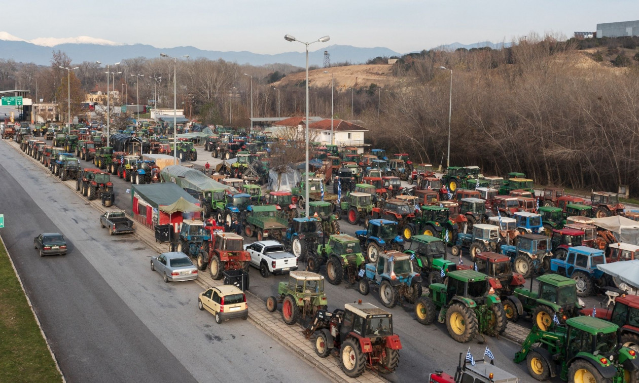 Διήμεροι αποκλεισμοί στα σύνορα: Κλιμάκωση αποφάσισαν τα μπλόκα των αγροτών σε τελωνεία