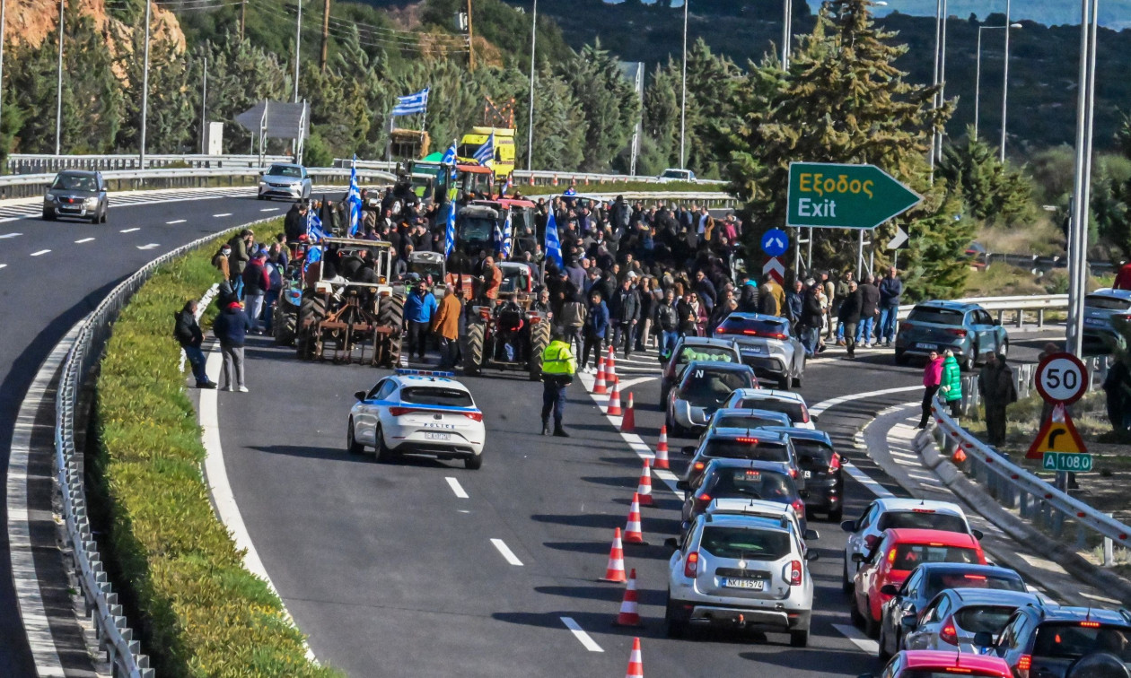 Αγρότες: Εντείνουν τις κινητοποιήσεις τους στη Θεσσαλία - Κλείνει η αερογέφυρα
