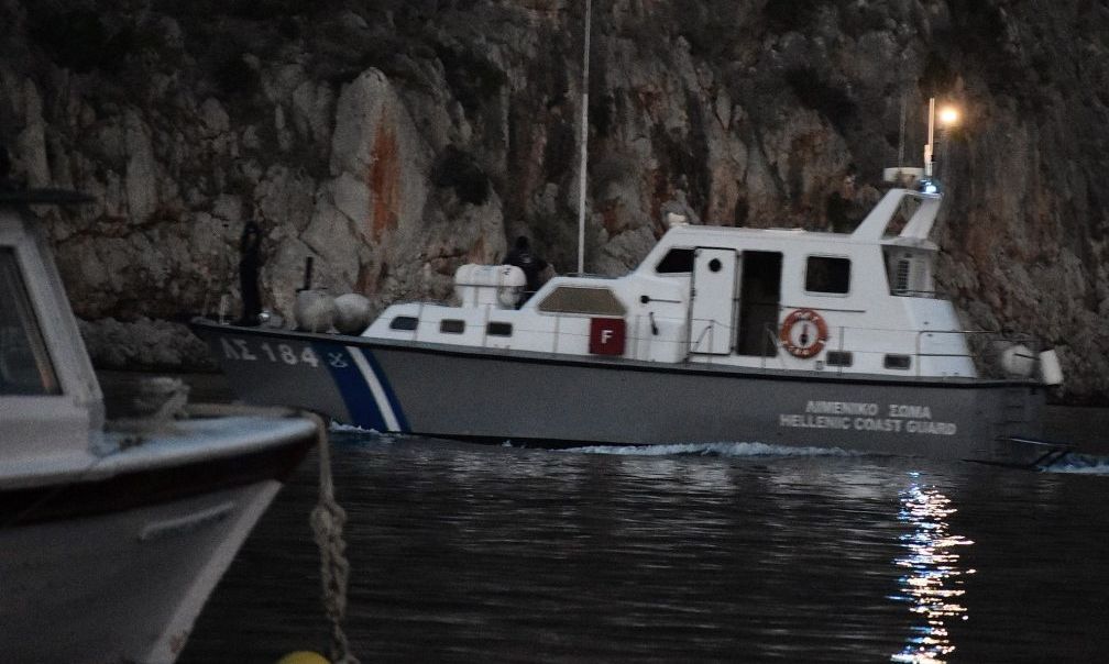 Iστιοφόρο βυθίστηκε στη μαρίνα Νικήτης λόγω δυσμενών καιρικών συνθηκών