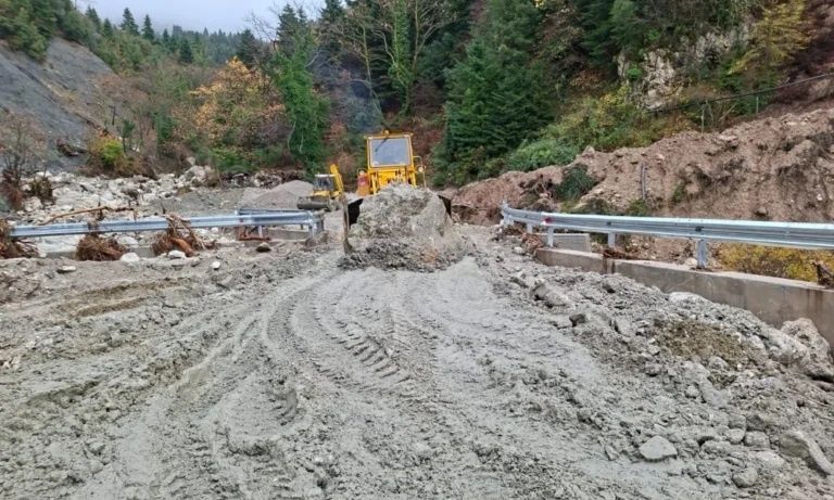 Κακοκαιρία στην Ήπειρο: Καταπτώσεις και καθιζήσεις σε πολλά χωριά -  Οριακά Λούρος και Καλαμάς