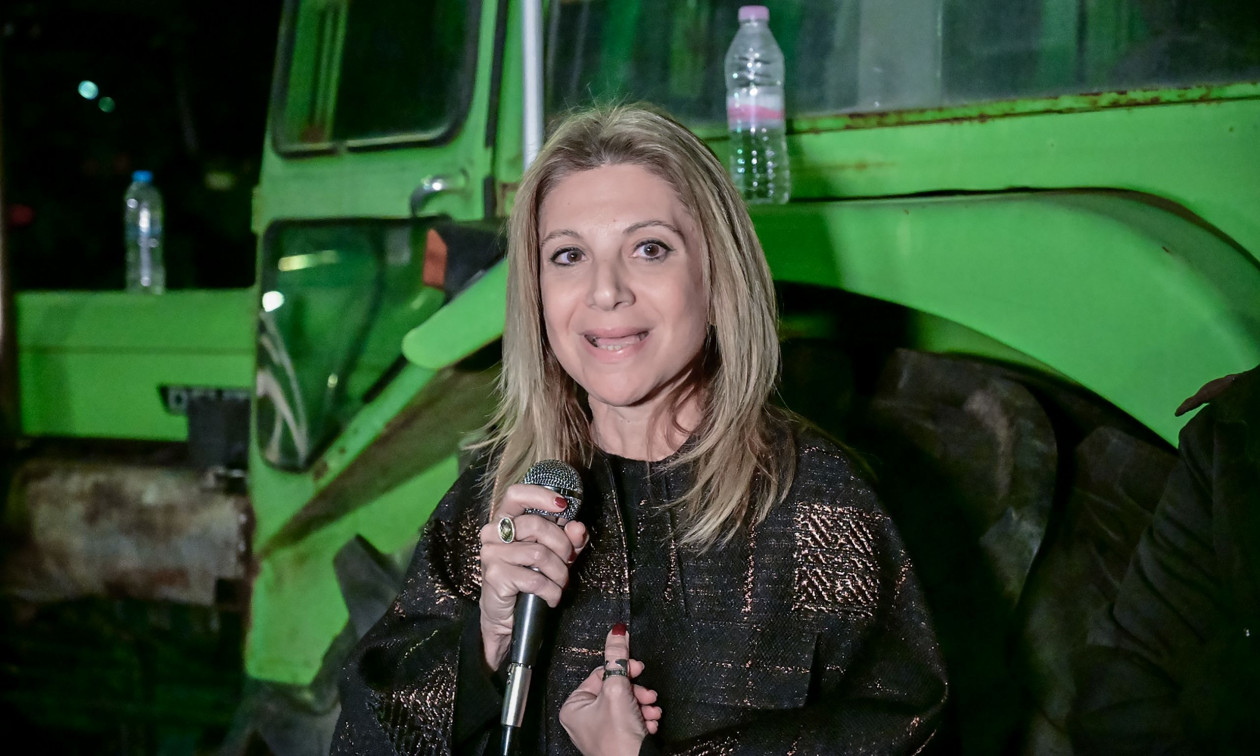 Η Μαρία Καρυστιανού στο μπλόκο της Νίκαιας: «Στόχος του κινήματος να αντιμετωπιστεί η διαφθορά»