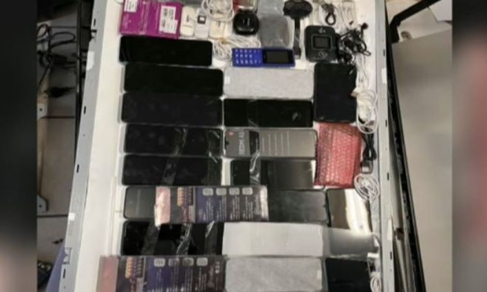 Φυλακές Μαλανδρίνου: «Κατάστημα κινητής τηλεφωνίας» κρυμμένο σε τηλεόραση - Δύο συλλήψεις