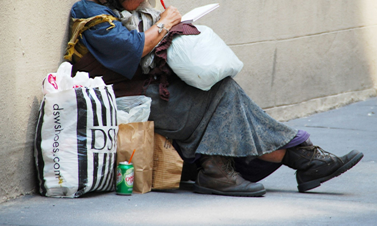 Κρήτη: Ηλικιωμένη γυναίκα ζει σε εγκαταλελειμμένο αυτοκίνητο