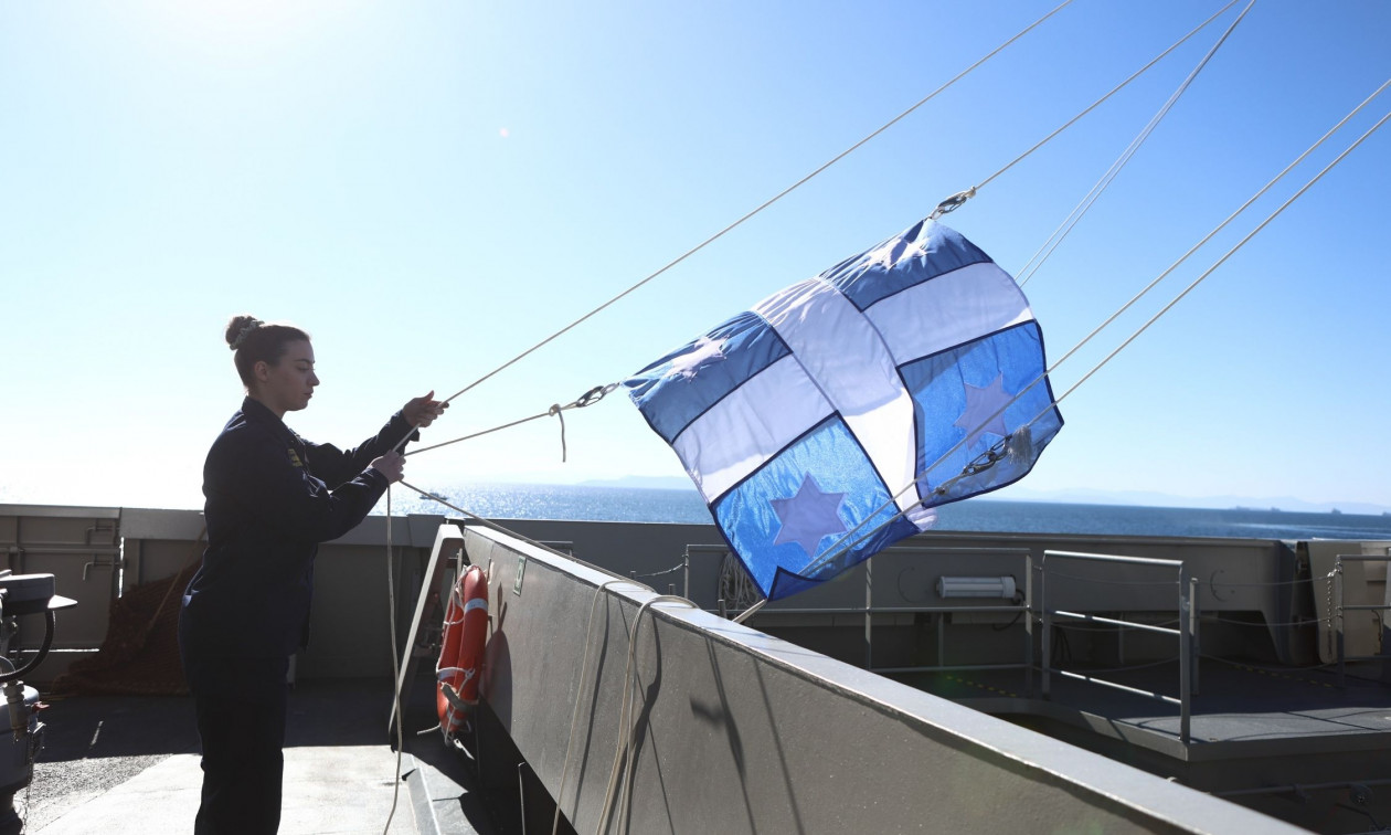 «Ζήτω το έθνος και το Πολεμικό Ναυτικό» – Πώς υποδέχτηκαν οι Ναυτικοί Δόκιμοι τη φρεγάτα «Κίμων»