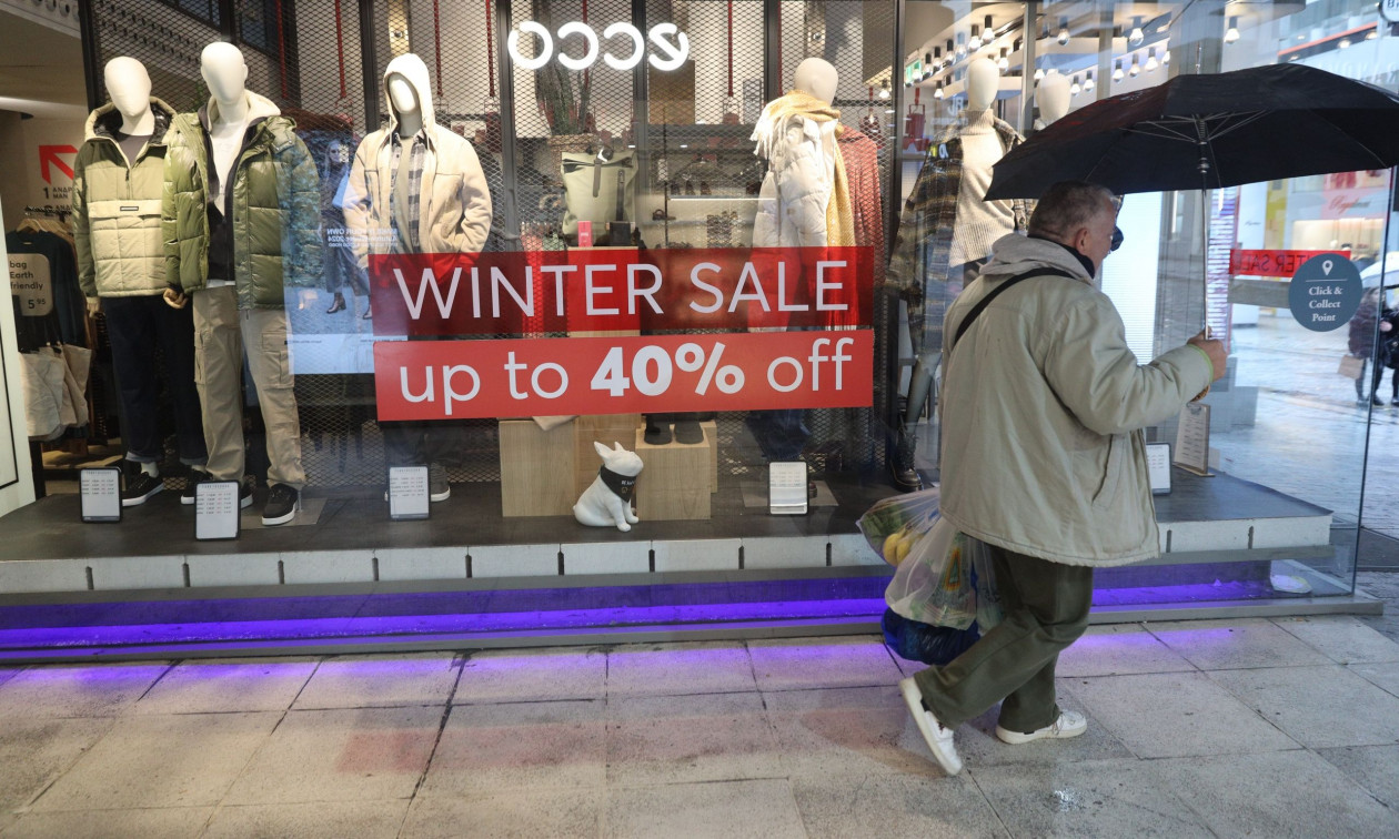 Χειμερινές εκπτώσεις 2026: Ανοιχτά αύριο Κυριακή τα καταστήματα – Τι ώρα θα κλείσουν