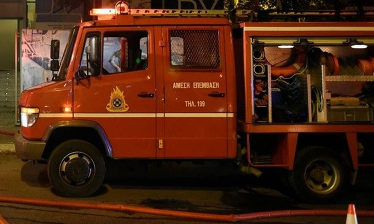 Πυρκαγιά σε εγκαταλελειμένο κτίριο στην Καλλιθέα - Διακοπή κυκλοφορίας στην Δοΐράνης