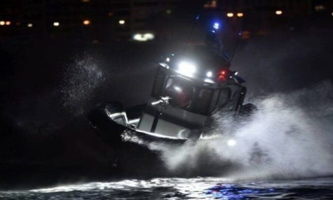 Πέραμα: Εισροή υδάτων σε πλοίο ελληνικής σημαίας με 18 μέλη πληρώματος