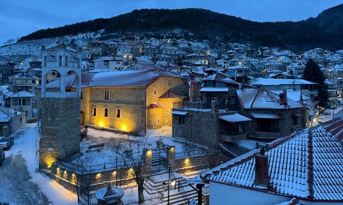 Κακοκαιρία: Πυκνό χιόνι σε μεγάλες πόλεις σε Θεσσαλία, Στερεά Ελλάδα, Πελοπόννησο, Ήπειρο