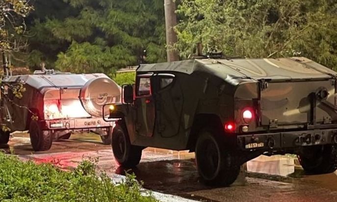 Κακοκαιρία - Γλυφάδα: Βγήκαν και hummer του στρατού μετά τα μεσάνυχτα για τις πλημμύρες