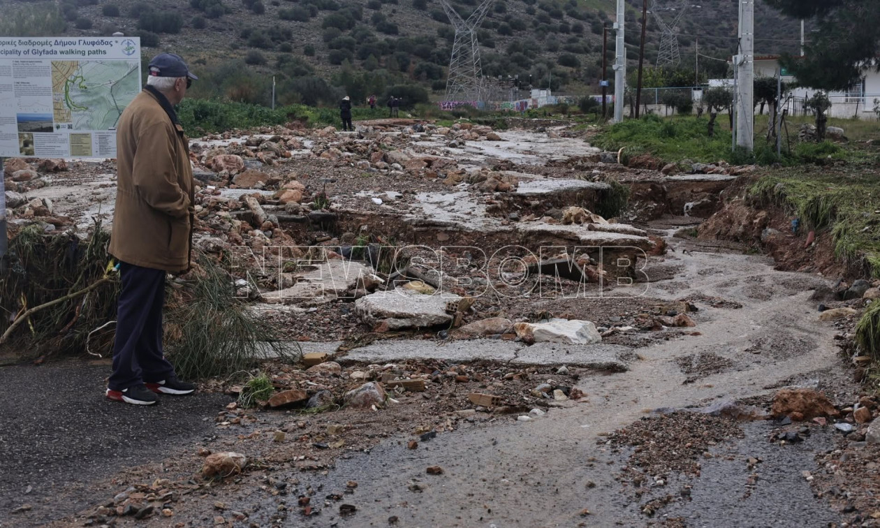 Γλυφάδα: «Έχτισαν σε επικίνδυνες κλίσεις, αποψιλώθηκε το βουνό» λέει ο καθηγητής Μπελαβίλας