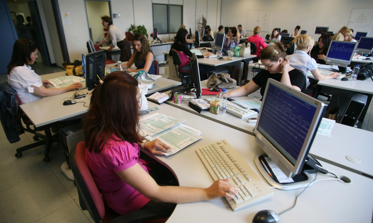 Δημόσιο: Αυξήσεις έως 300 ευρώ σε 10.000 υπαλλήλους - Ποιοι 