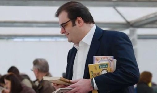 dc13a30e-pierakakis-pazarivivliou.jpg?t=LneXo8tV-NbOJse0neT9kQ