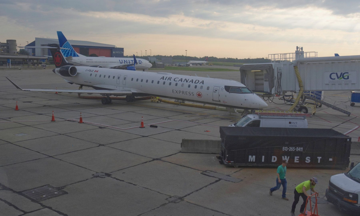 Ο Τραμπ ανακοινώνει ότι οι ΗΠΑ αφαιρούν την πιστοποίηση των καναδικών αεροσκαφών Bombardier