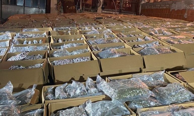 Σερβία: «Ιστορική» κατάσχεση πέντε τόνων κάνναβης - Εντοπίστηκε και αντιαρματικό όπλο - Φωτογραφίες