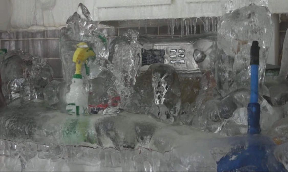 Καναδάς: Διαμέρισμα μετατράπηκε σε «παγωμένο παλάτι» όταν έκλεισαν τη θέρμανση για οικονομία