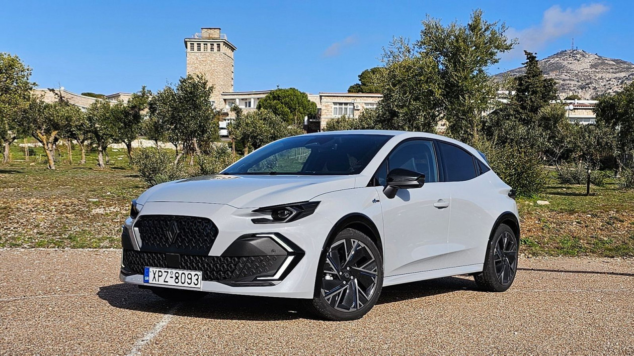 bacff03e-renault-clio-first-drive-2026-1.jpg?t=Dn_L8NvY_Ihp6ZQCazdX4g