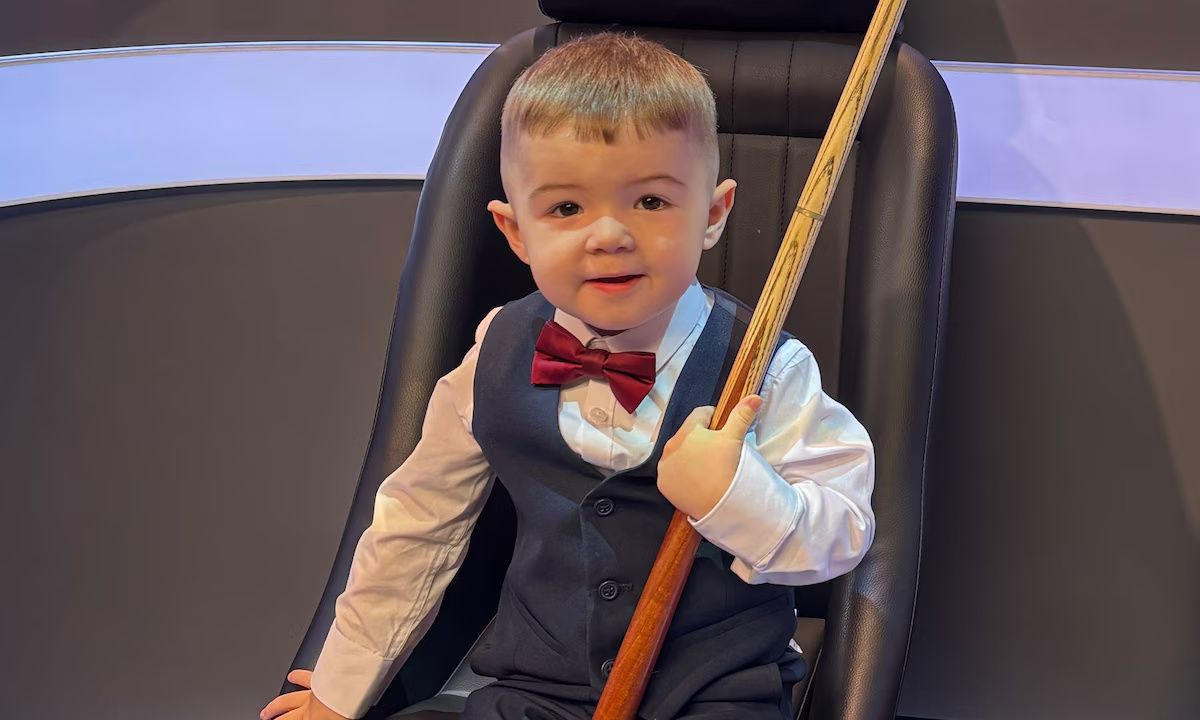 Αγγλία: 2χρονος κατέκτησε δύο παγκόσμια ρεκόρ Γκίνες στο μπιλιάρδο