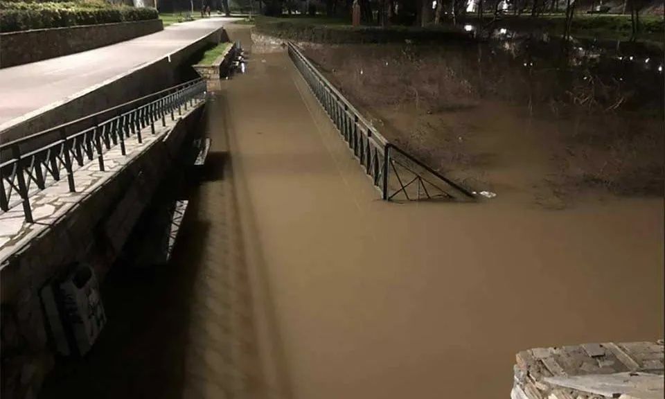 1accd0fc-pineios.jpg?t=It2b8bIACA23cmCpuHpAyA