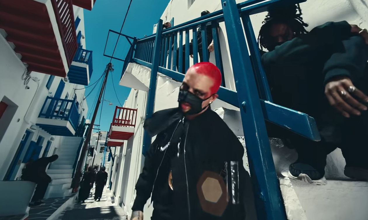 Bad Bunny: Στο επίκεντρο μετά το Super Bowl - Το βιντεοκλίπ που γύρισε στη Μύκονο και οι αντιδράσεις