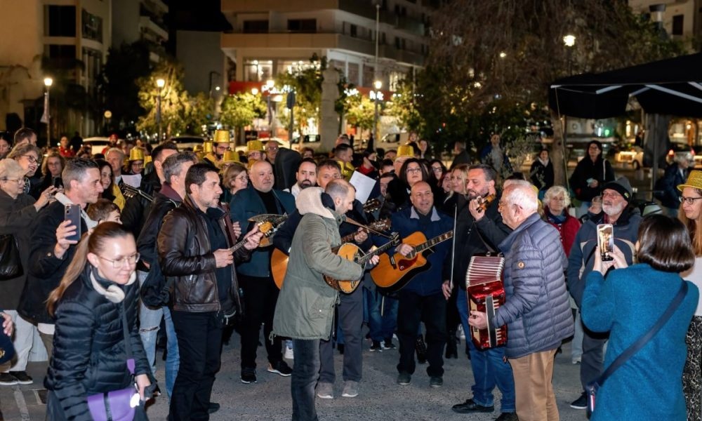 Καντάδα στο Ρέθυμνο: Ρεθυμνιώτες και Ρεθυμνιώτισσες τραγούδησαν τα πιο όμορφα τραγούδια