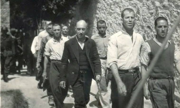 Καισαριανή: Η διαδρομή των ντοκουμέντων και η σημείωση «δολοφονία ομήρων» - Ειδικός αποκωδικοποιεί