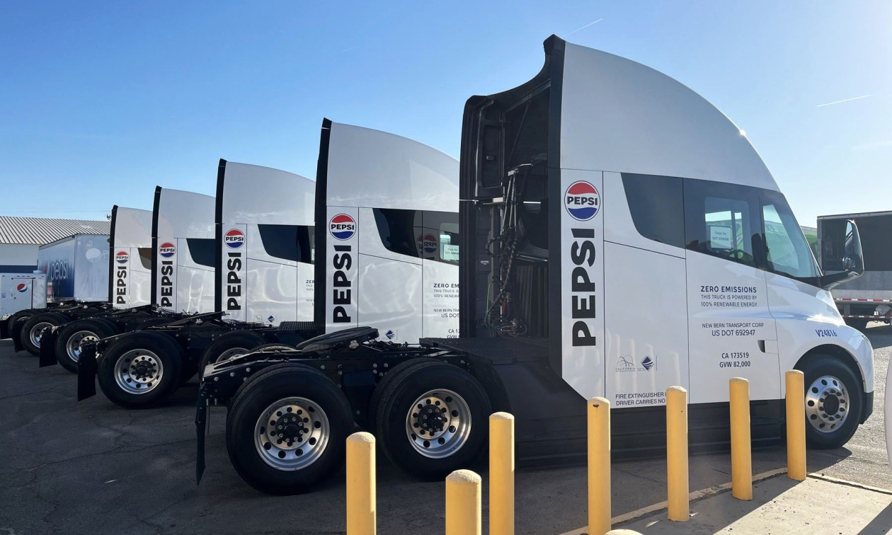 49404499-tesla-semi-1.jpg?t=iq4DnS4iiWBdRVDuK9aA8A