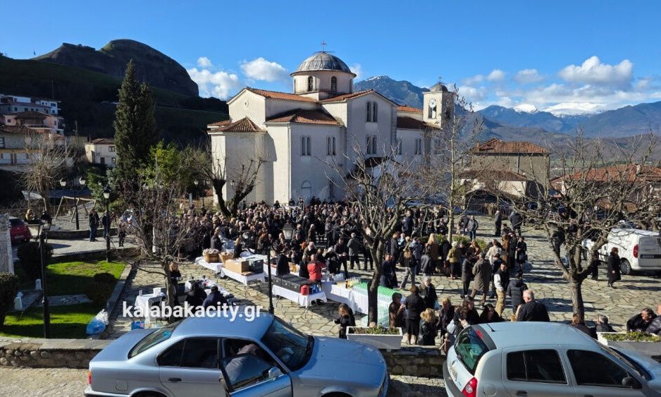 Τέμπη: Βαθιά συγκίνηση στο μνημόσυνο Χρύσα, την Αναστασία και τη Θώμη Πλακιά στο Καστράκι