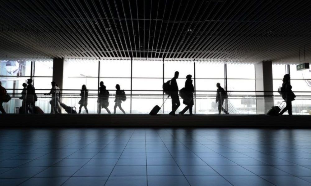 Η Ryanair ζητά απαγόρευση του αλκοόλ στα αεροδρόμια - Ποιες είναι οι προβληματικές πτήσεις