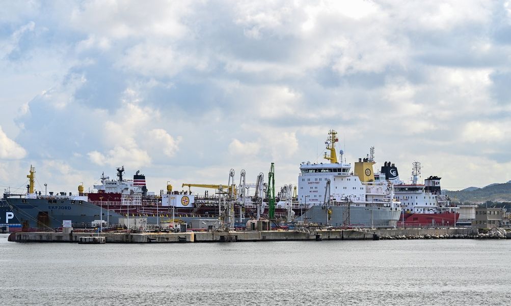 Η κυβέρνηση των ΗΠΑ αποφάσισε να επιτρέψει για έναν μήνα την πώληση ρωσικού πετρελαίου