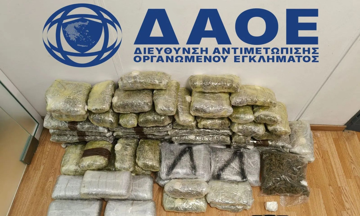 Συσκευασία με κοκαΐνη εντοπίστηκε εντός ταξί - Χειροπέδες σε 56χρονο και 47χρονο