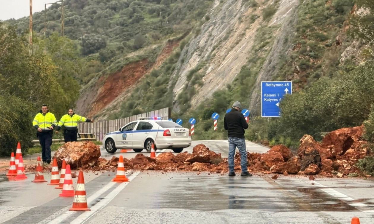 Χανιά: Κατολίσθηση επί του ΒΟΑΚ στα Μεγάλα Χωράφια
