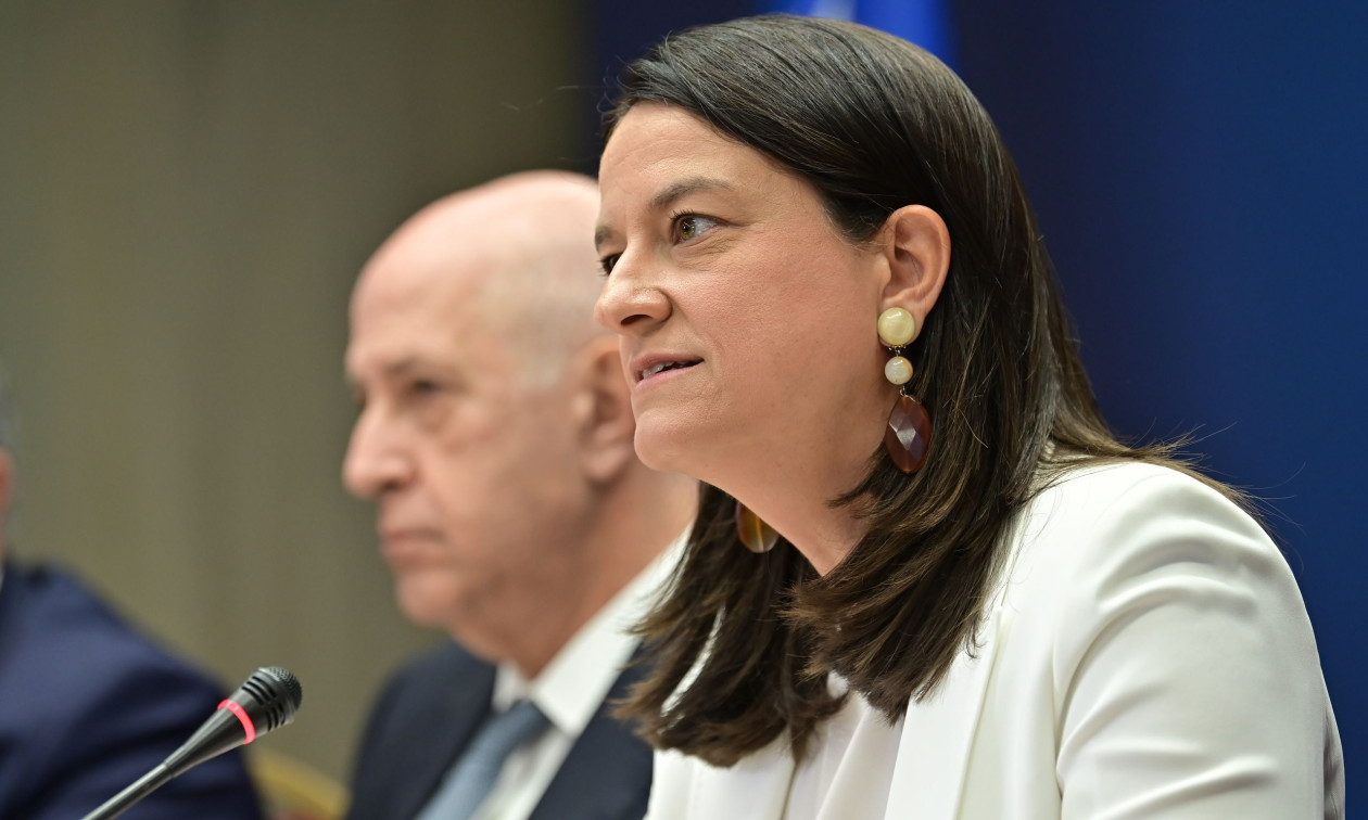 Κεραμέως για κατώτατο μισθό: Ποιοι επηρεάζονται από την αύξηση - Οι αλλαγές σε τριετίες, επιδόματα