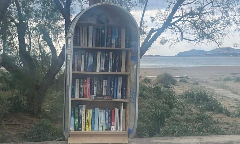 Κρήτη: Ο παλιός τηλεφωνικός θάλαμος που αντί για κέρματα «δέχεται» βιβλία