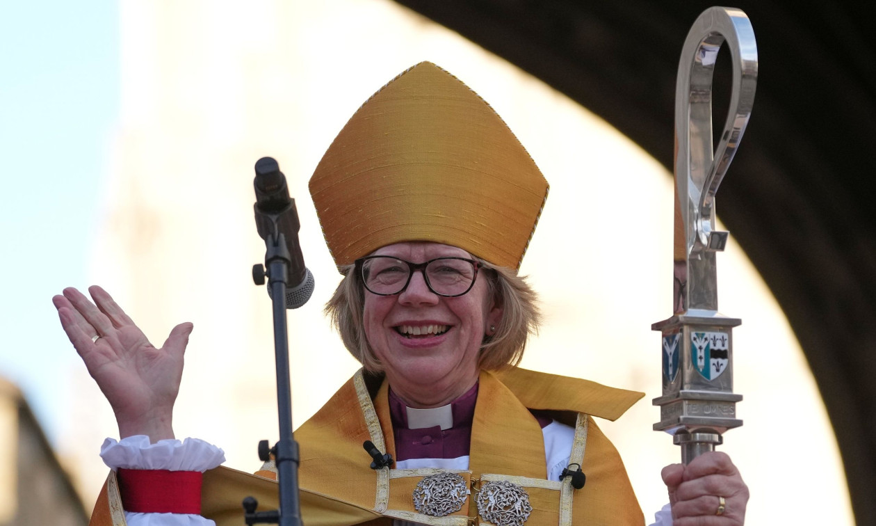 Μία πρώην νοσοκόμα στην κορυφή της Αγγλικανικής Εκκλησίας – Πώς έσπασε το «άβατο» του Καντέρμπουρι