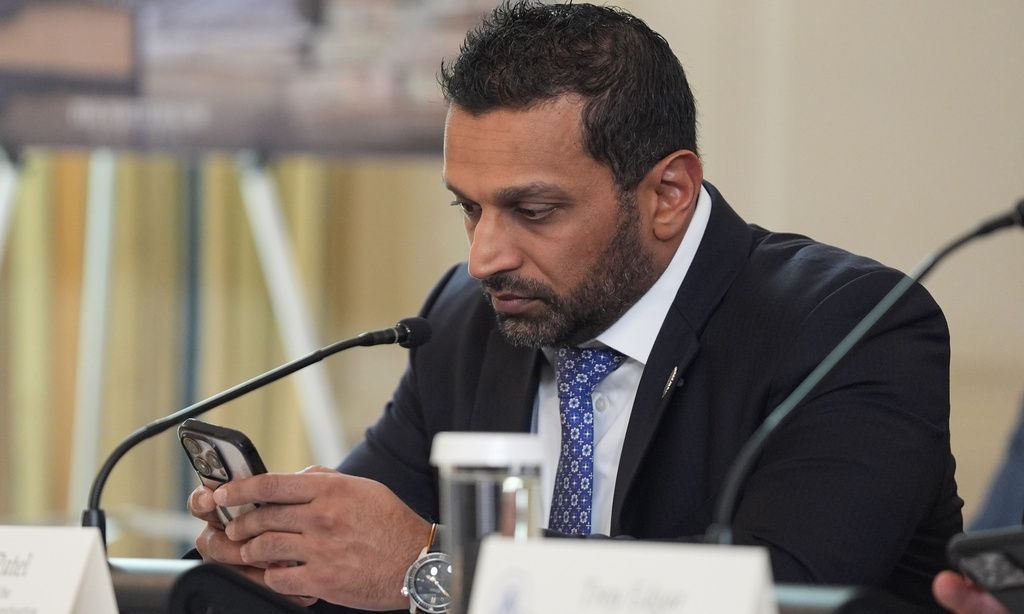 Διευθυντής FBI: Ζητά αποζημίωση 250 εκατ. δολαρίων από περιοδικό