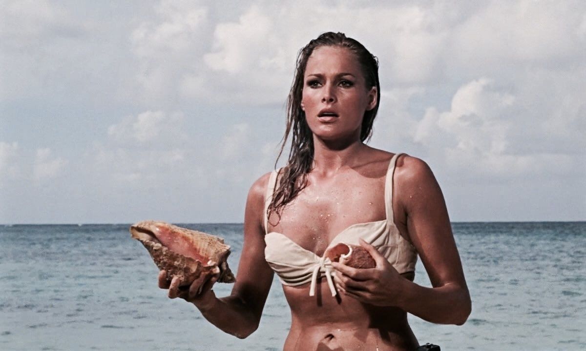 Ούρσουλα Άντρες: Το κορίτσι του Μποντ στα νύχια απατεώνα - Αετονύχης της «έφαγε» 20 εκατ. ευρώ